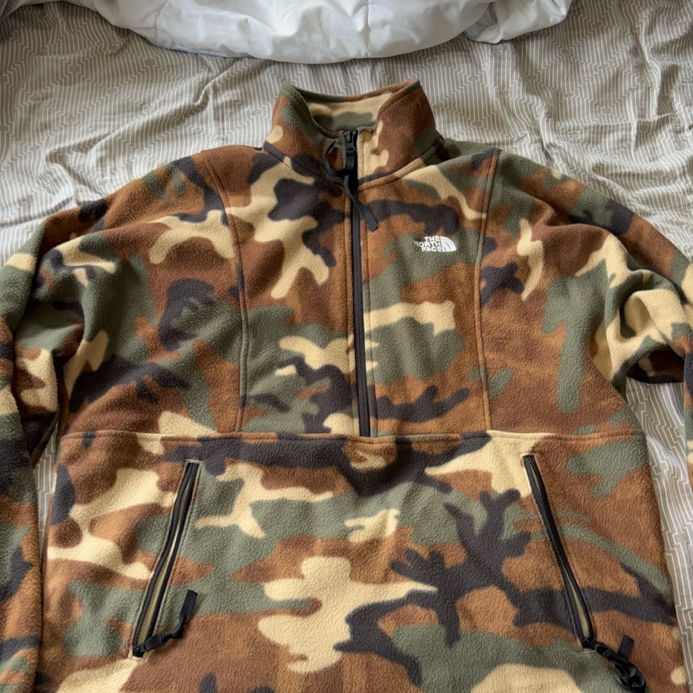 North face light pullover